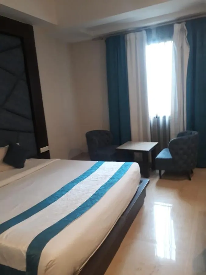 Hotel Crimson Palace Agra  3*, Agra (Uttar Pradesh)