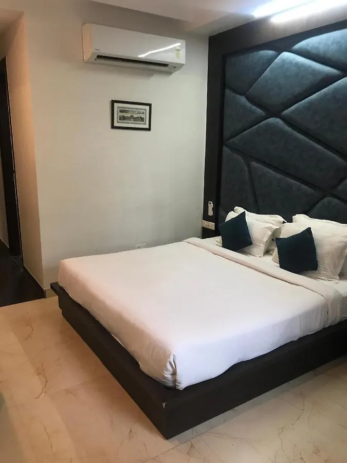 Hotel Crimson Palace Agra   Agra (Uttar Pradesh)
