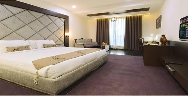 Hotel Crimson Palace Agra  3*, Agra (Uttar Pradesh)