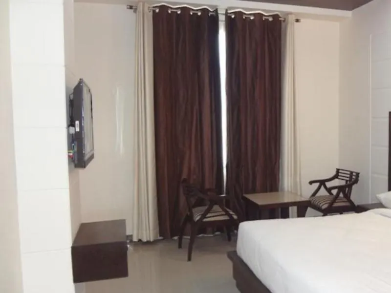 Hotel Crimson Palace Agra  3*, Agra (Uttar Pradesh) Índia